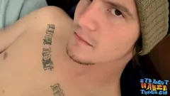 play Der große Schwanz eines Schlägers: Lex wichst und explodiert mit einem massiven Cumshot bei Solo-Masturbation