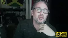 play La tettona troia amatoriale Sarah Jay prende un cazzo enorme in profondità nella gola, imbavagliando e amando ogni secondo del pompino hardcore