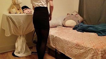 play She is so drunk that she doesn't move anymore, she breaks her legs and fucks her in the pussy
