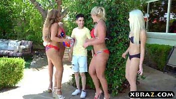 play Folladas con adultos, son viudas y tienen sexo con el enano porno que tiene una gran polla