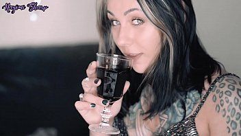 play Kostenlose rumänische xnxx-Filme mit betrunkenem Blowjob nach hartem Trinken