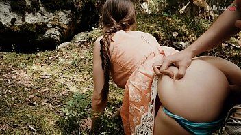 play Cette fille sexy a des relations sexuelles dans la chatte hardcore