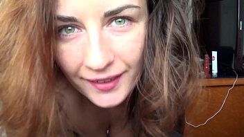 play Mature brunette masturbates and inserts her vibrator in the bottom