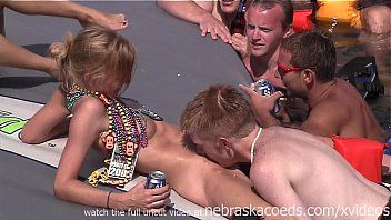 play Xxx an den Stränden mit russischen Frauen, die Gruppensex im Sand haben