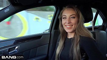 play Ragazze con grandi seni fanno sesso in macchina, il porno fa un bellissimo sesso orale