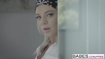 play Porno capitala blonda sta pe la spate sa intre penisul mai bine
