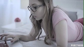 play Gaseste niste bani in casa si doreste sa stie de unde provin dar iubitul ei nu doreste sa