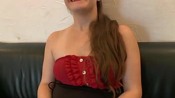 play Las chicas lamen el pene de un negro muy sensual con ganas de que se corra
