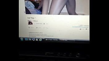 play كس شقراء مع وشم على رأس بوسها تفعل xxx عن طريق الفم والقيام xxx بأقصى ما تستطيع