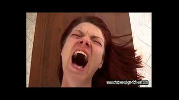 play الفاسقات الذين يبدأون في البكاء عندما يحصلون على ديك في الحمار