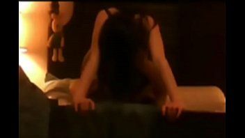 play Cette blonde aux seins idéaux fait bien du hardcore xxx et adore se toucher