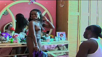play Films porno avec des célébrités roumaines blondes faisant du xxx en mer