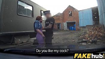 play Un policía al que le gusta tener sexo con prostitutas.