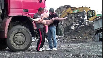 play Pornofilms met blonde cumshots gepenetreerd door twee xxx shooters