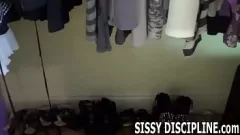 play Femdom tetona domina mariquita bi-sexual en lencería y bragas